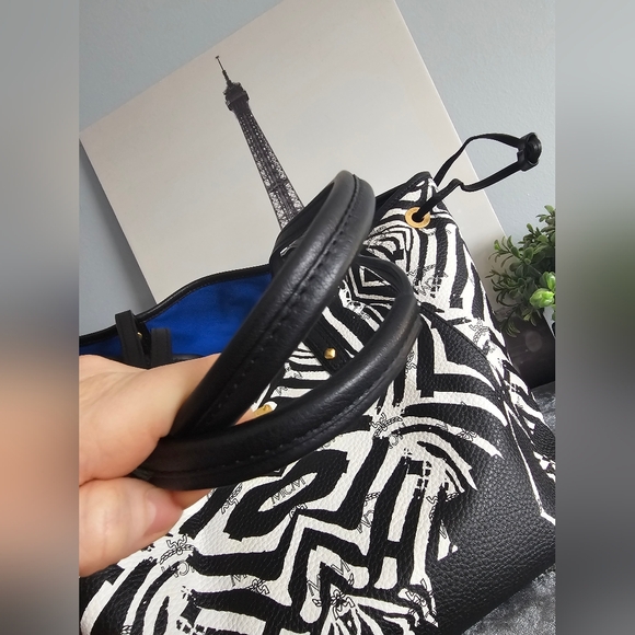MCM Reversible Liz Tote & Pouch | Limited Edition Zebra Print w/Pochette - Picture 16 of 16
